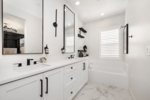 Top Signs You Need to Replace Your Bathroom Cabinets